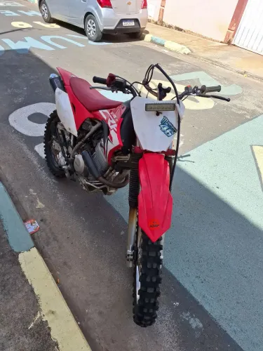 Moto preparada para trilha ou roça 250cc