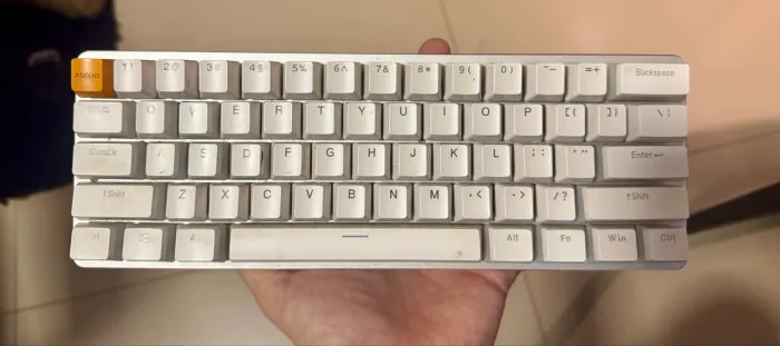 Teclado Mecânico Glorious GMMK Compact RGB - Excelente Estado