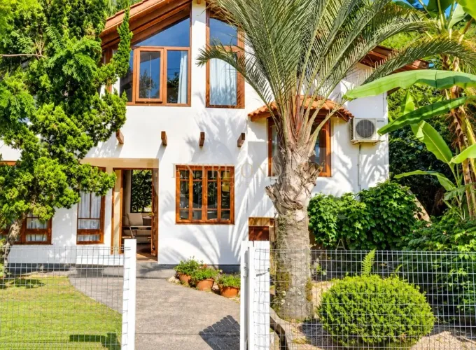 Casa com 4 quartos no bairro Jurerê Internacional, Florianópolis.