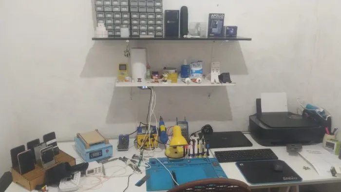 Máquinas e peças pra manutenção de celular