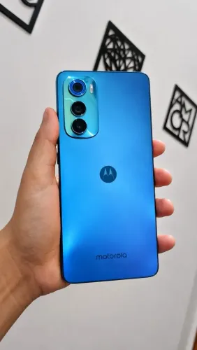 Motorola Edge 30 ?
