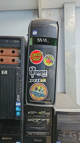 Lote com 50 Gabinetes de Computadores