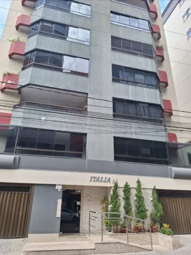 Lindo apartamento Garden na melhor localização da Meia-Praia, a 150 metros do mar.