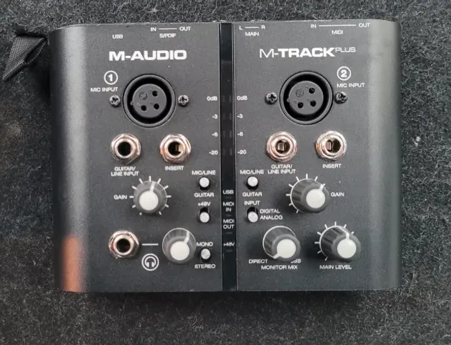 Interface de Áudio M-Audio M-Track Plus