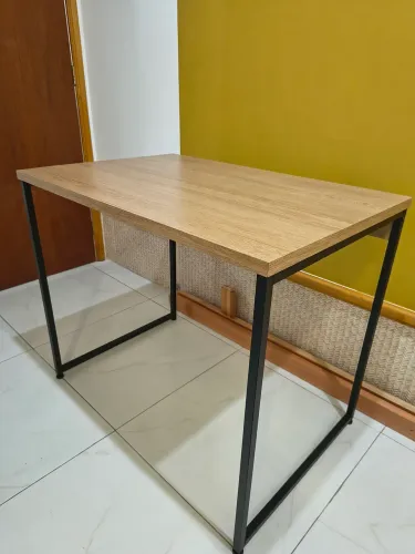 Mesa pequena estilo industrial