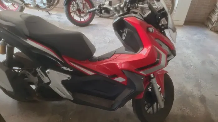 Honda ADV 150 vermelha 2021 