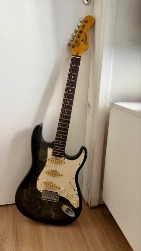 Guitarra Condor estilo Stratocaster