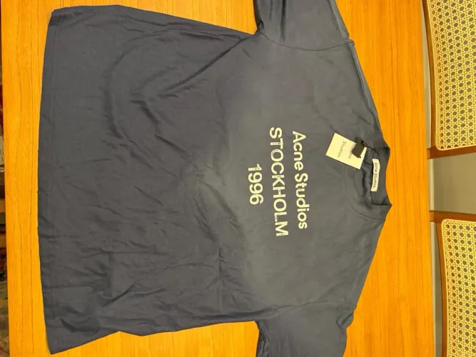 camiseta acne studios manga longa