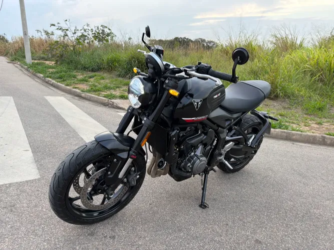 TRIUMPH TRIDENT 660 2025