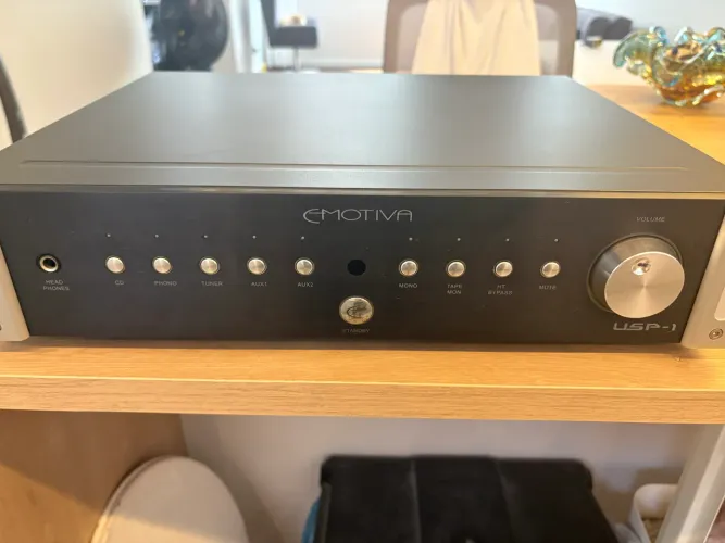 Emotiva USP-1 | Pré-amplificador estéreo audiófilo | Phono MM/MC | HT Bypass