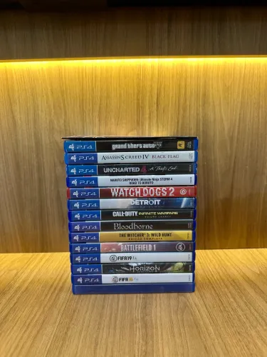 Jogos Ps4 - Watch dogs 2 ; GTA V; Uncharted