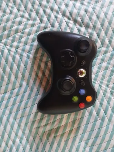 Controle Xbox 360 usado.