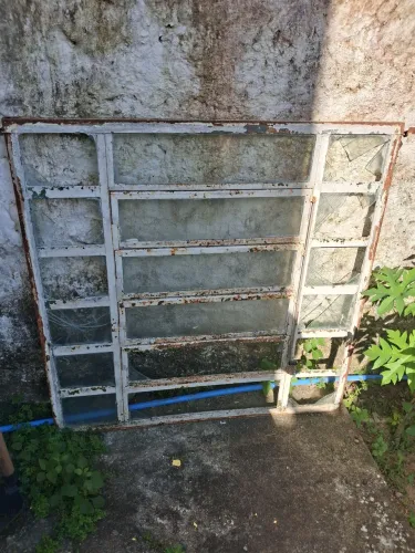 Janela de aço pra colocar vidros basculante 