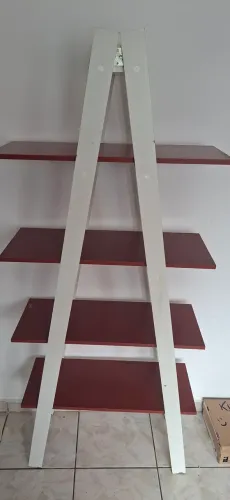 Estante em madeira