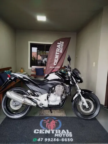 Vende-se CB300 Flex top Financiamos *