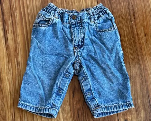 Calça jeans Baby GAP tamanho 3-6 meses importada (desapego)