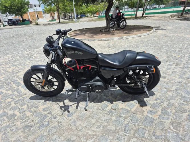Harley Davidson iron 883