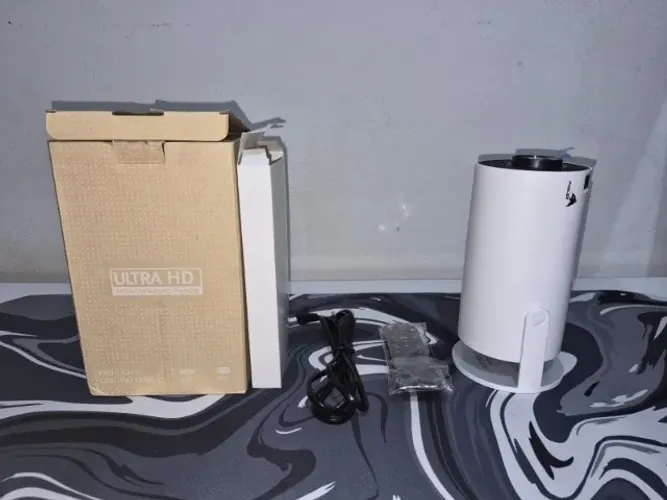 Mini Projetor Portátil HY300