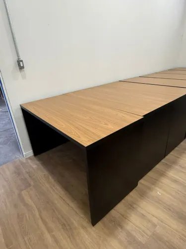 Mesa reta 1.30x0.60<br>Cada unidade R$ 980,00