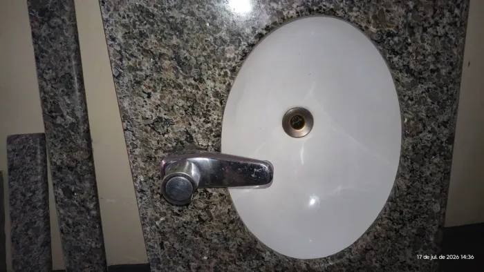 Piá de banheiro completa com roda mão.