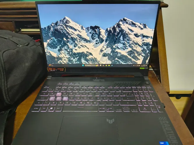 Notebook Gamer ASUS TUF i7-13620H RTX 4050 16GB RAM 144Hz - Excelente