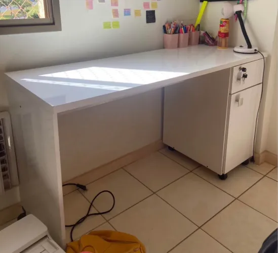Mesa de estudos (136x51 cm)