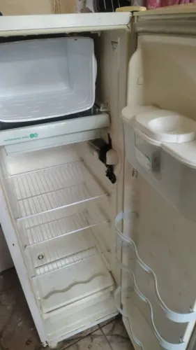 Geladeira a preço de desapego