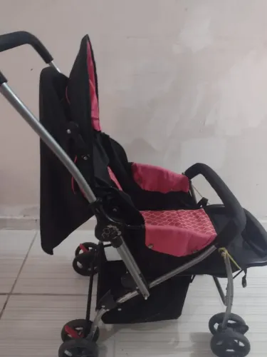 Carrinho de Bebê Usado e em Bom Estado de Conservação