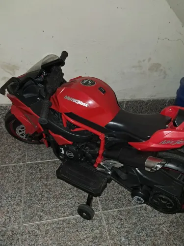 Moto elétrica infantil !
