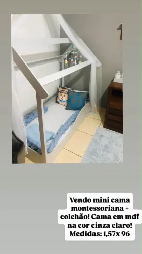 Cama montessoriana cinza claro