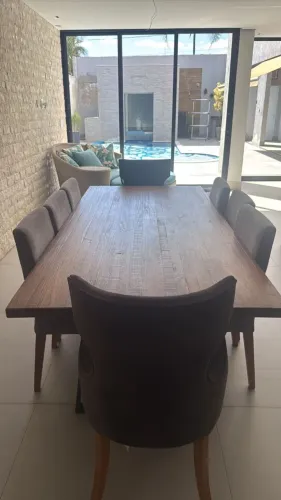 Mesa de jantar com 8 cadeiras