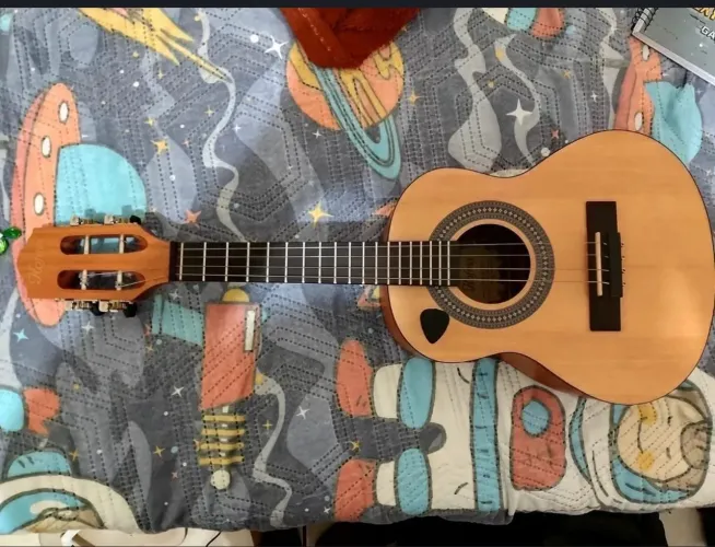 Cavaquinho elétrico Hofma 