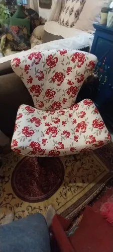 ? Poltrona Decorativa Floral Retrô - Conforto e Estilo ?