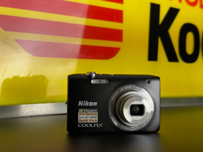 Câmera Digital Nikon Coolpix S2800 - 20.1MP e 5x de zoom (estilo cybershot)