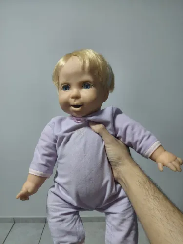 Boneca Miracle Baby em ótimo estado de conservação