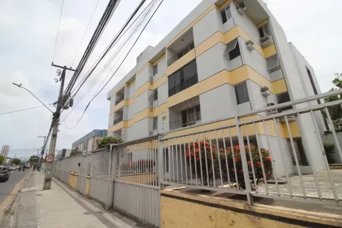 Imóvel para aluguel com varanda, 2 quartos + dep empregada bairro Cordeiro, 1 vaga - Recif