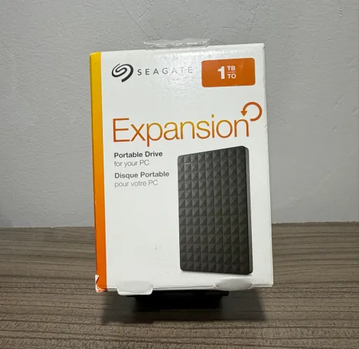 HD Seagate 1TB - Novo, Sem Uso - Original, Completo com Caixa e Cabo