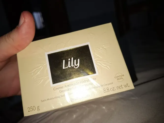 Vendo creme Lily 250g lacrado no plástico novo interessados chamar no WhatsApp