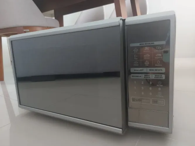 Micro-ondas LG inox espelhado 30 litros