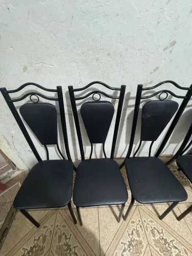 Cadeiras já no menor valor 4 por 200