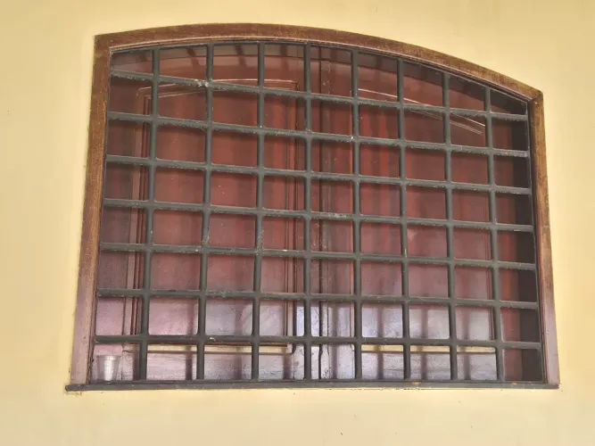 Janela completa Pau d'Arco com grade de ferro