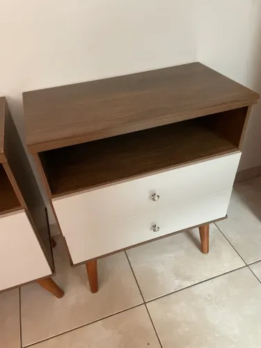 Mesa de Cabeceira Retrô Off White / Criado Mudo