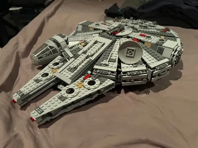 LEGO Millenium Falcum 