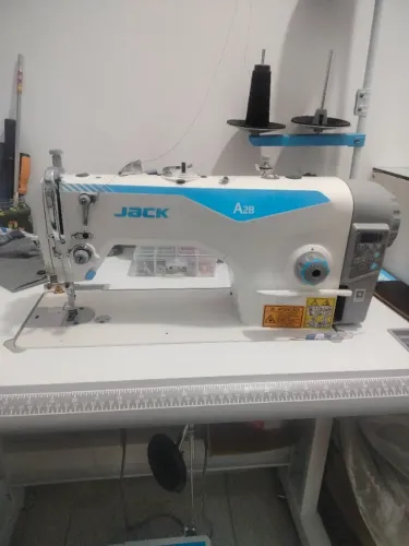 Máquina reta de costura industrial 