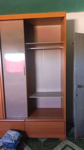 Vende-se giarda roupa, novo!! Menos de 2 semanas de uso