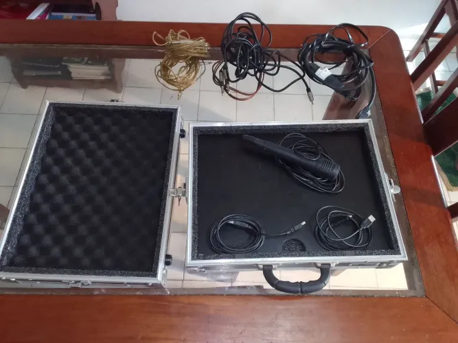 Som profissional . caixas , 1amp z 700 ,1 mesa , rack. Valor 6.000. Troco por kaiaque.