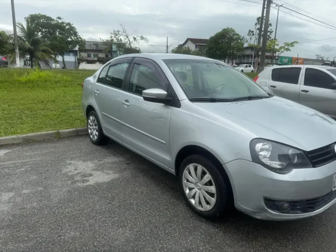 Volkswagen Polo Sed. Comfort. 1.6 MI Tot. Flex 8V 2013