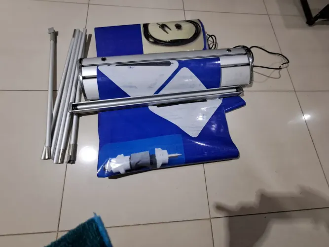  Suporte de banner roll-up de alumínio. 
