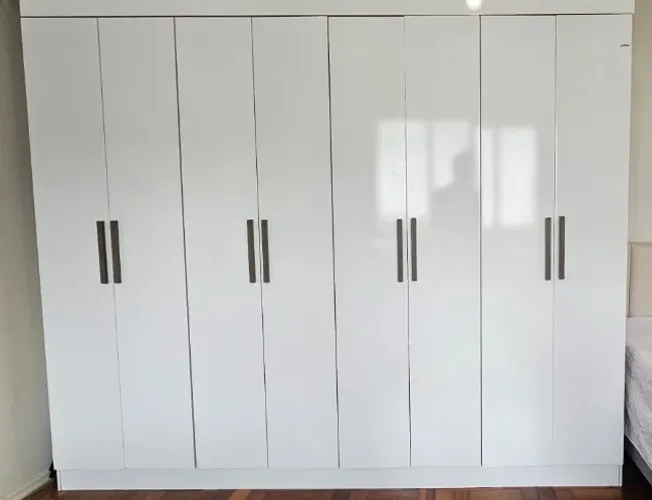 Guarda-roupa Branco 8 portas