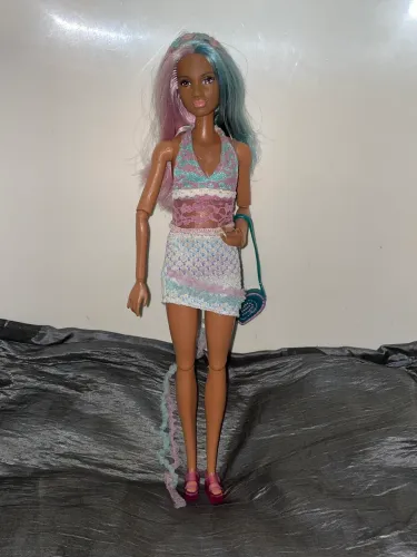 Boneca Barbie negra fashionistas articulada mattel